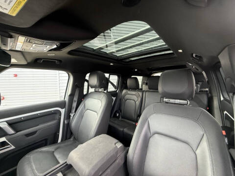 2023 Land Rover Defender 130 X-Dynamic SE