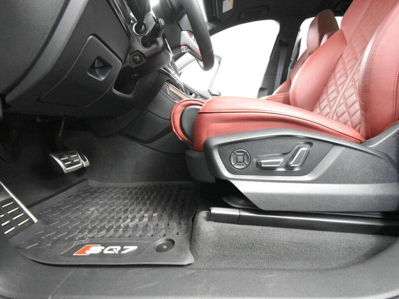 2024 Audi SQ7 4.0T quattro Premium Plus