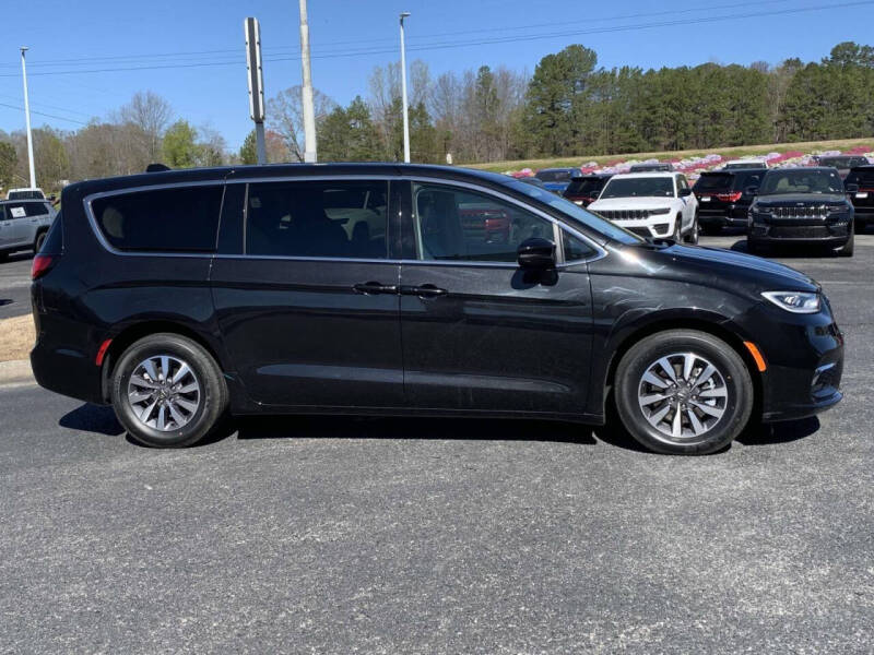 2023 Chrysler Pacifica Plug-In Hybrid Touring L