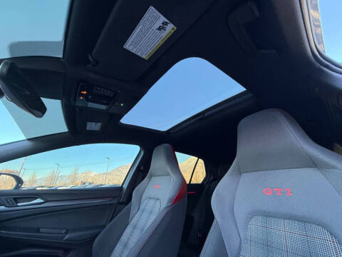 2024 Volkswagen Golf GTI SE