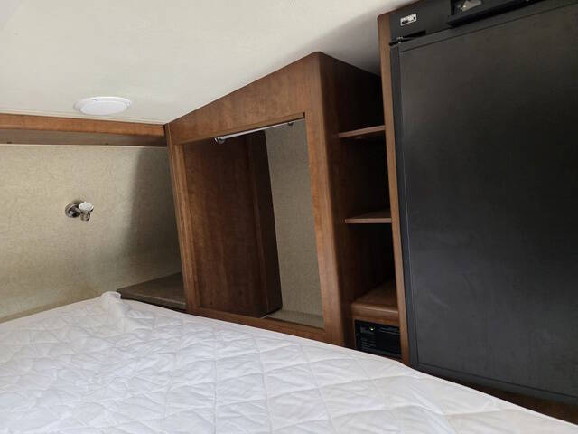 2016 Lance Truck Camper Short Bed