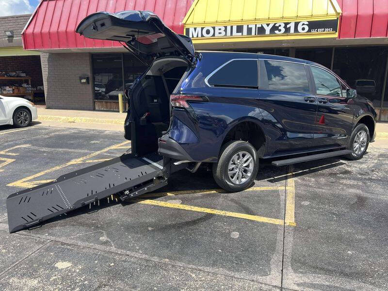 2025 Toyota Sienna LE 8-Passenger