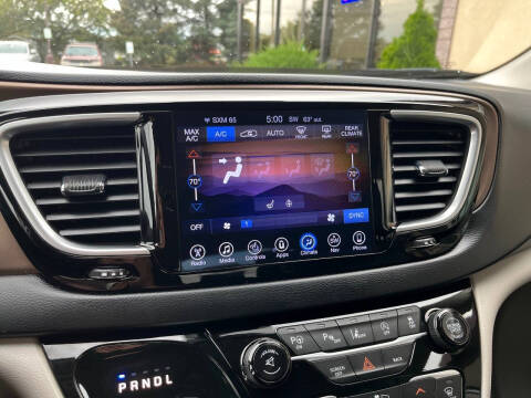 2017 Chrysler Pacifica Touring-L Plus