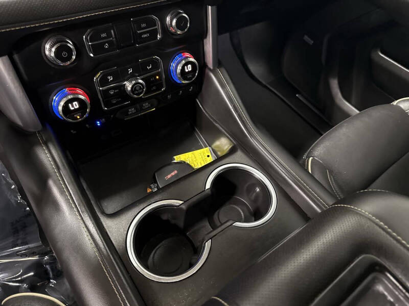 2023 GMC Yukon XL SLT