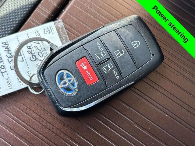 2021 Toyota Sienna LE 8-Passenger