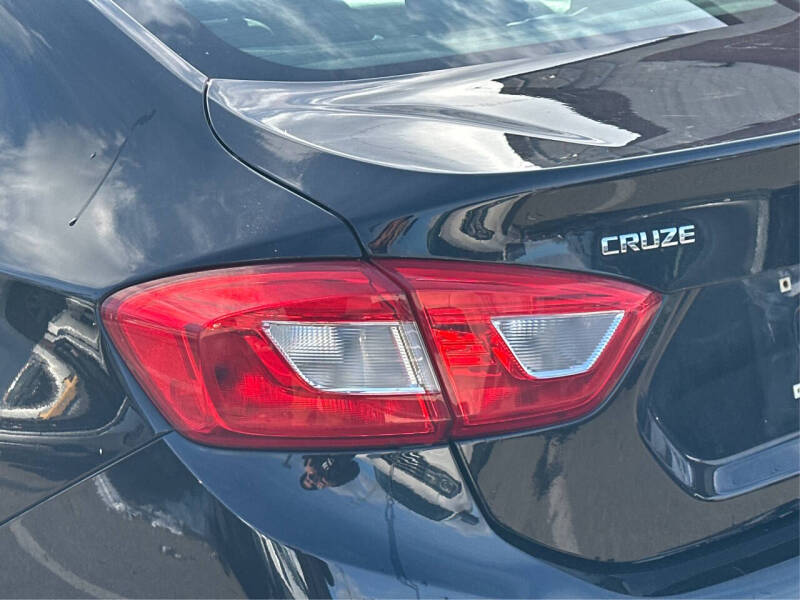 2016 Chevrolet Cruze LT photo 24