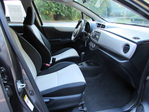 2012 Toyota Yaris 5-Door LE
