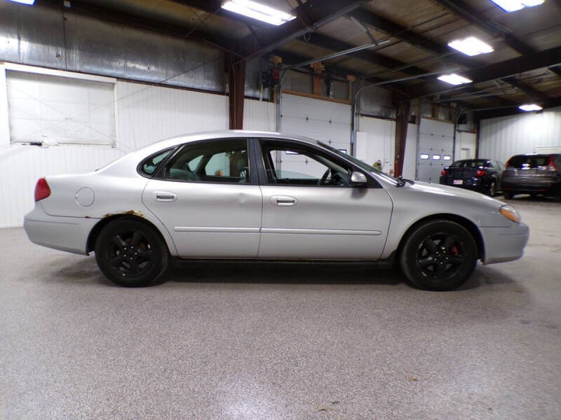2003 Ford Taurus SE