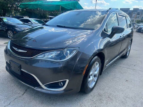 2017 Chrysler Pacifica Touring-L Plus