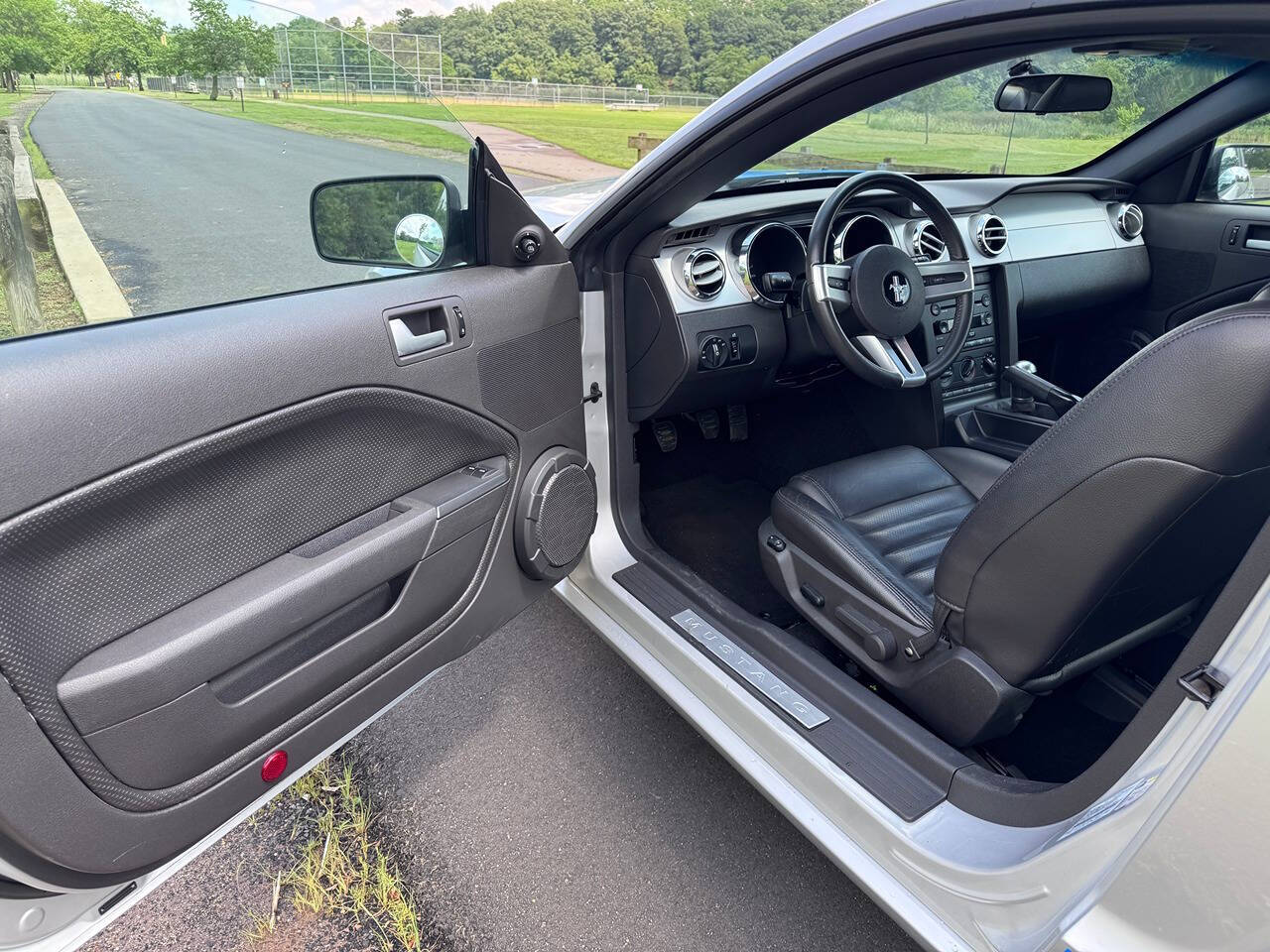 2005 Ford Mustang 2