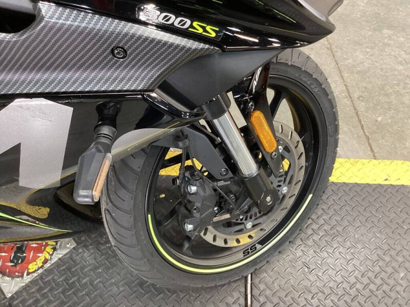 2022 CFMoto 300SS