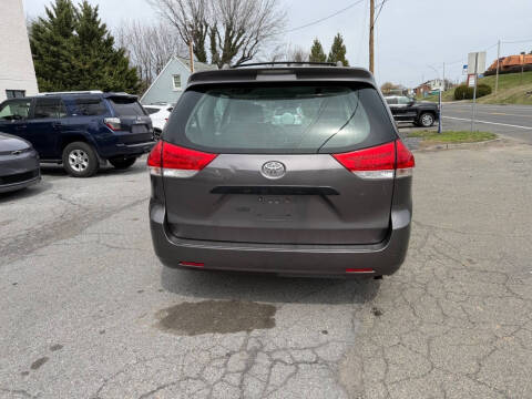 2011 Toyota Sienna Base 7-Passenger