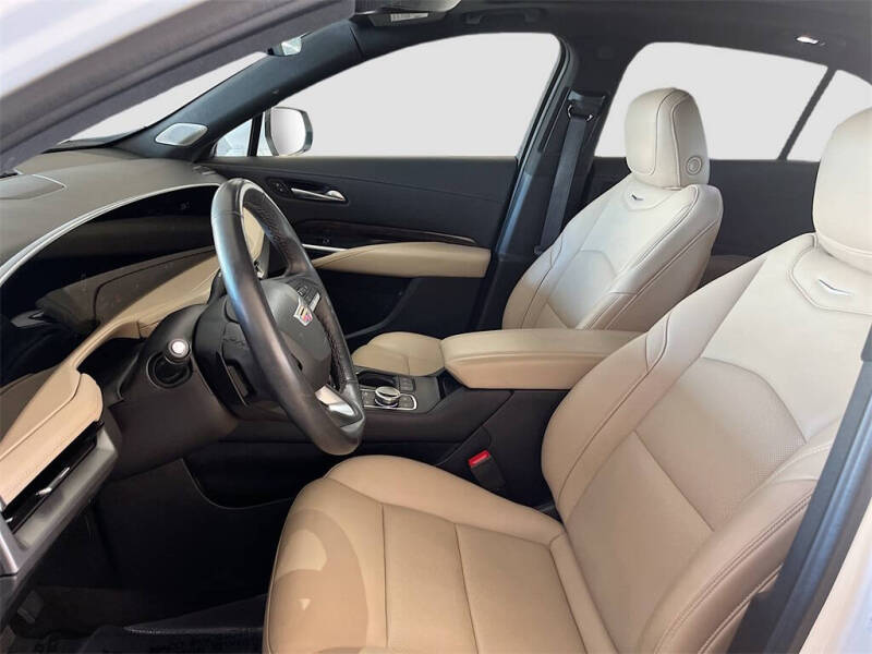 2024 Cadillac XT4 Premium Luxury