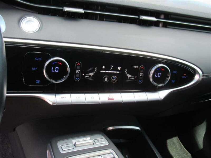 2022 Genesis GV70 2.5T Standard