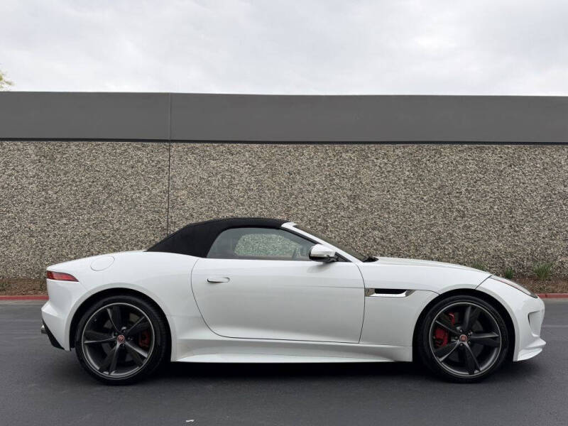 2016 Jaguar F-TYPE R