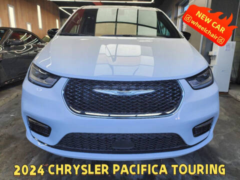 2024 Chrysler Pacifica Touring