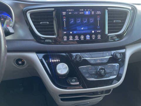 2017 Chrysler Pacifica Touring-L