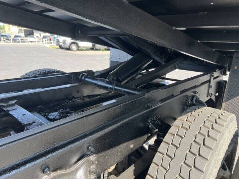 2017 Freightliner M2 106