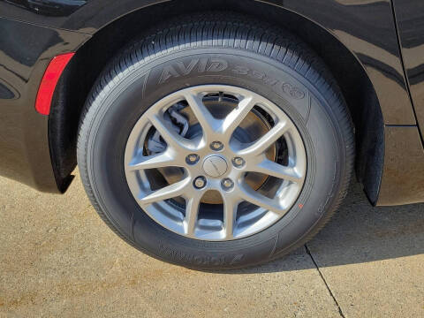 2027 Chrysler Pacifica Select