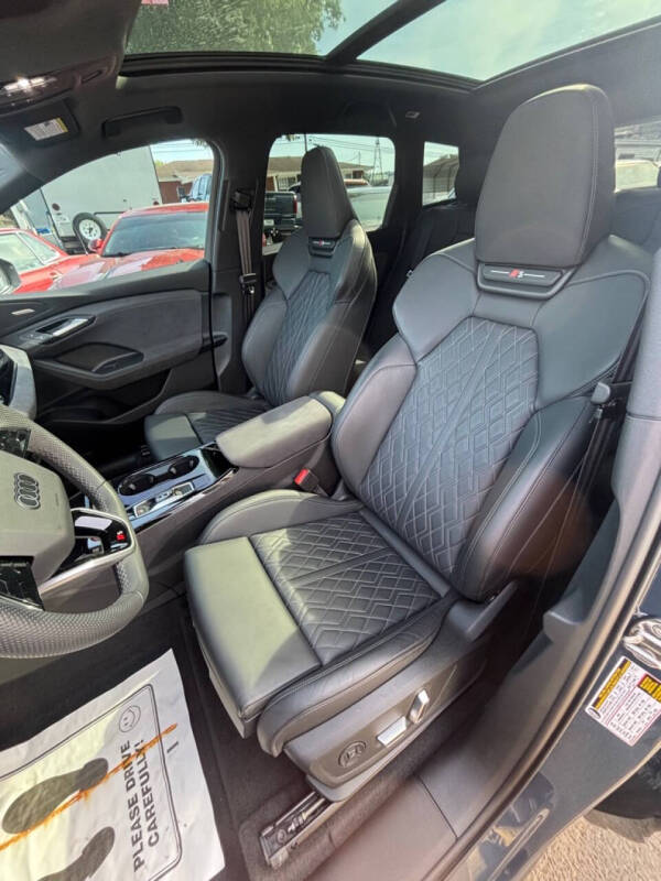 2025 Audi SQ6 e-tron quattro Premium Plus