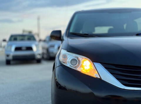 2014 Toyota Sienna LE 8-Passenger