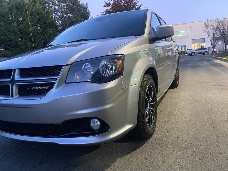 2018 Dodge Grand Caravan for sale at Super Bee Auto in Chantilly VA