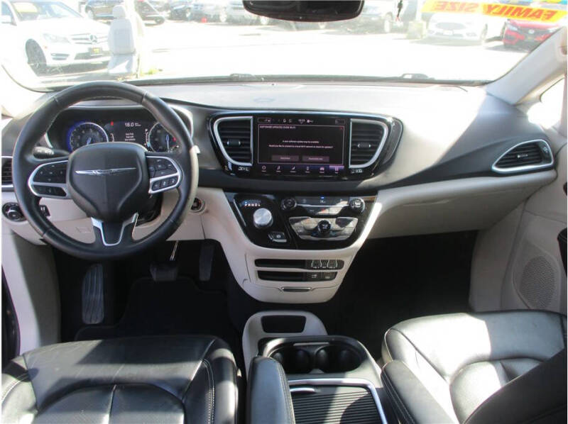 2022 Chrysler Pacifica Touring L