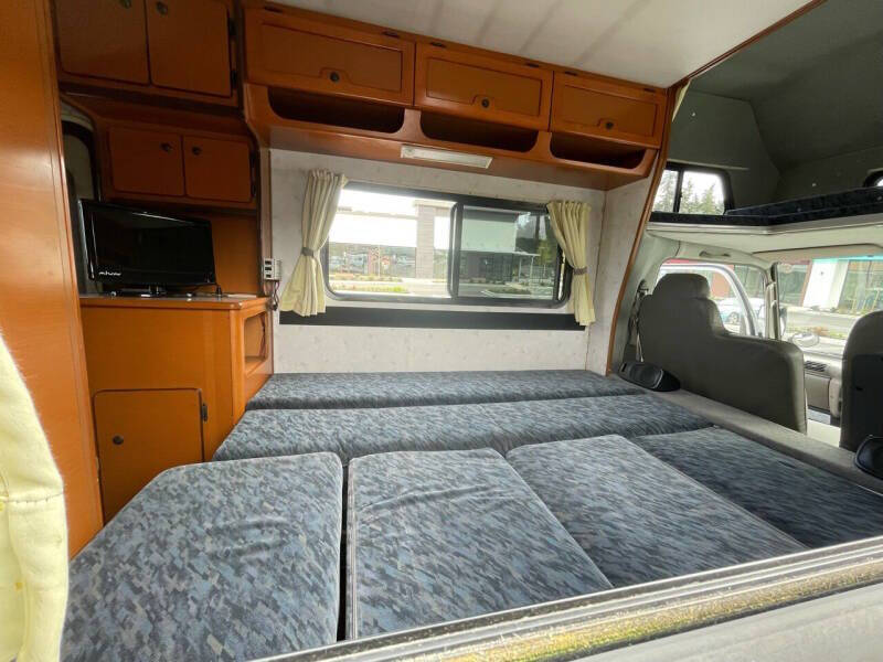 1997 Isuzu Elf Camper