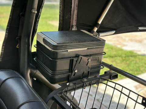 2010 TOMBERLIN E-MERGE GOLF CART