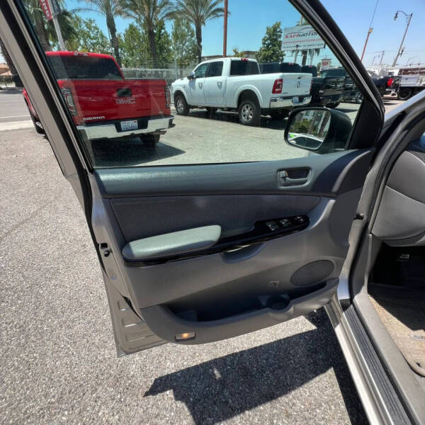 2004 Toyota Sienna
