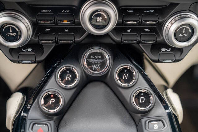 2022 Aston Martin Vantage 21
