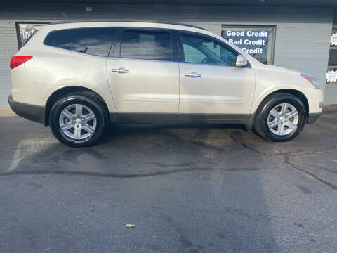 2011 Chevrolet Traverse for sale at Auto Credit Connection LLC in Uniontown PA