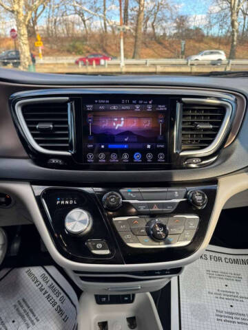 2017 Chrysler Pacifica Touring-L