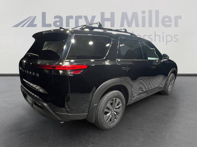 2025 Nissan Pathfinder SV