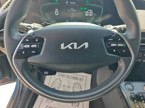 2023 Kia Niro SX