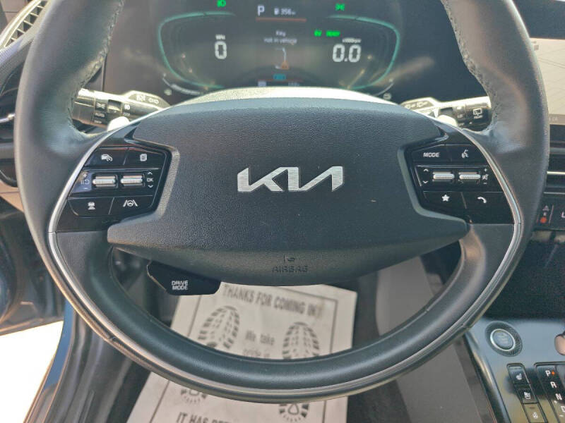 2023 Kia Niro SX