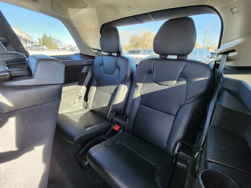 2017 Volvo XC90 T6 Momentum