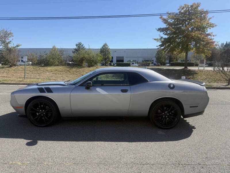 2016 Dodge Challenger SXT Plus