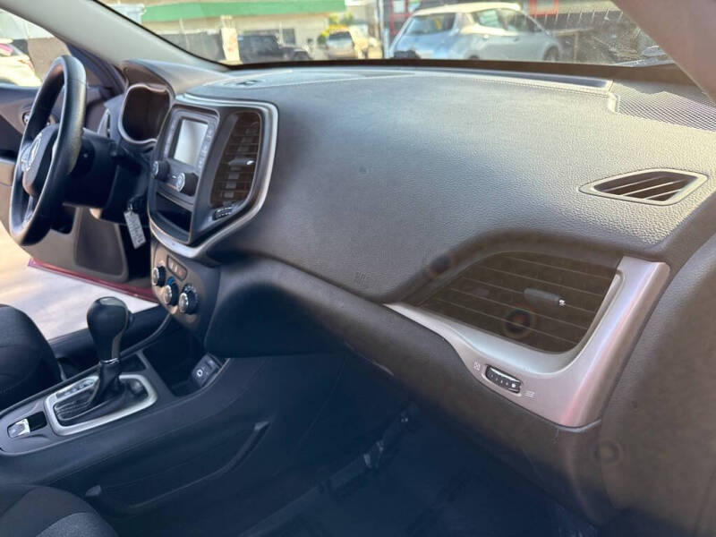 2015 Jeep Cherokee Sport