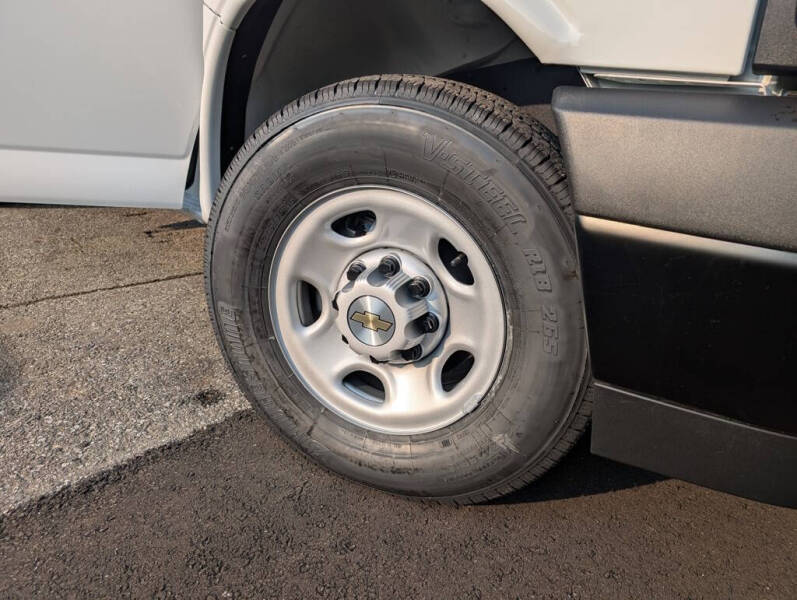 2025 Chevrolet Express 2500