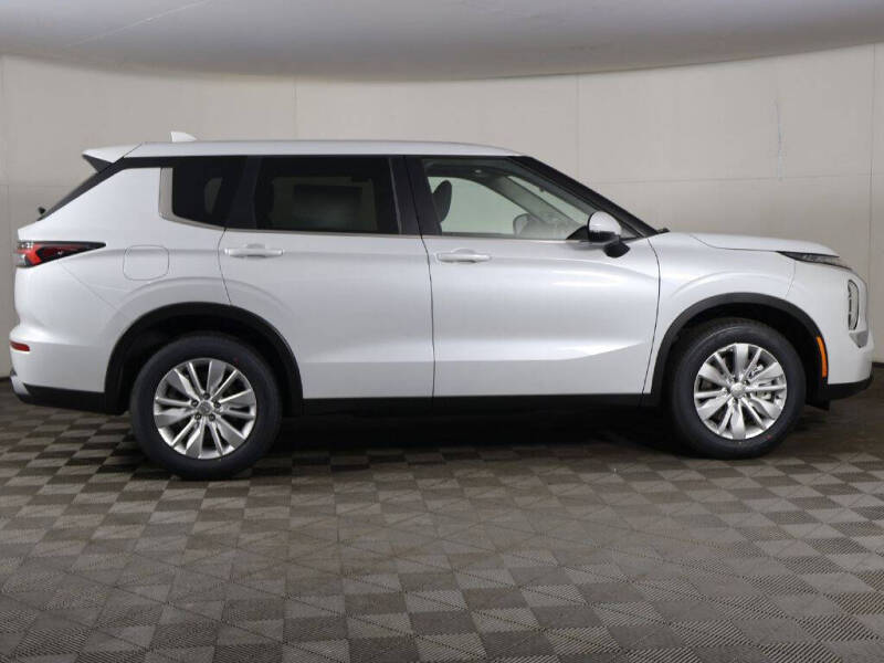 2026 Mitsubishi Outlander ES