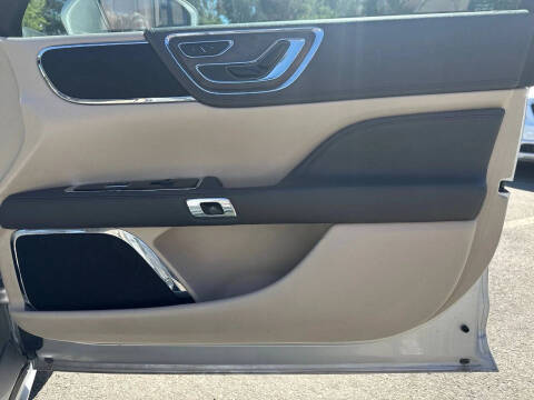 2017 Lincoln Continental Select