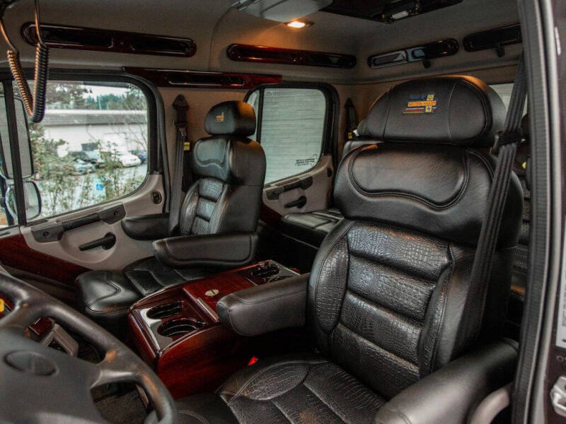 2018 Freightliner M2 106