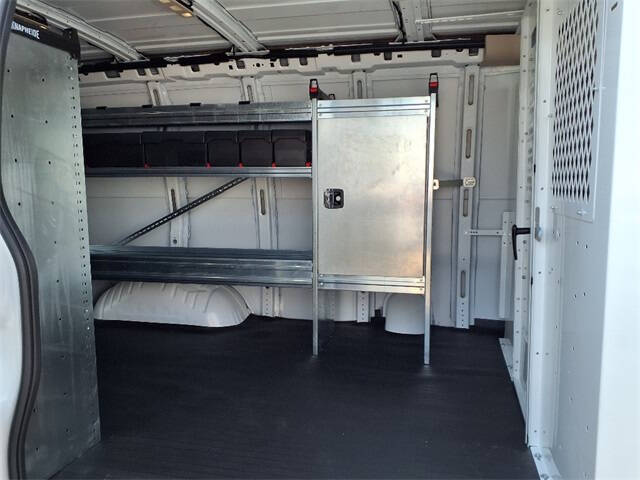 2025 Chevrolet Express 3500