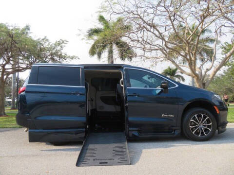 2023 Chrysler Pacifica Touring L