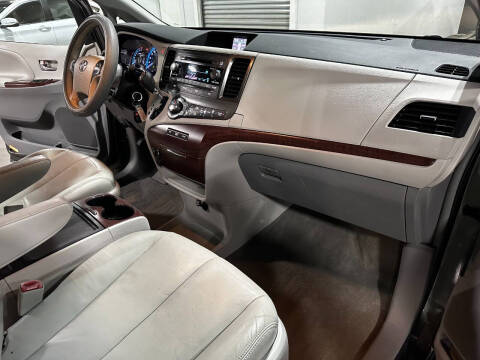 2013 Toyota Sienna XLE 8-Passenger