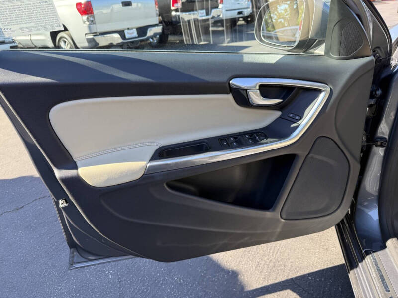 2017 Volvo V60 T5 Premier