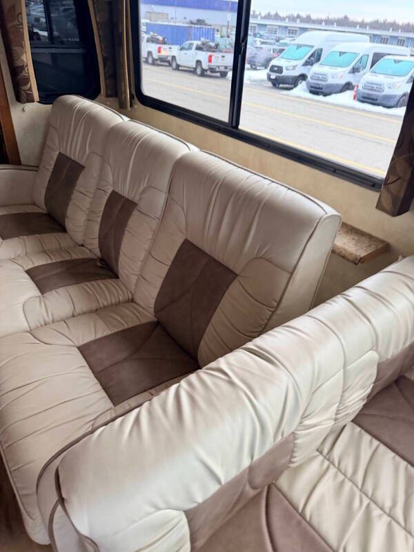 2013 Thor Motor Coach Hurricane