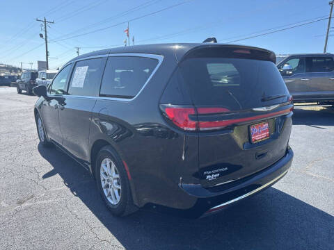 2025 Chrysler Pacifica Select