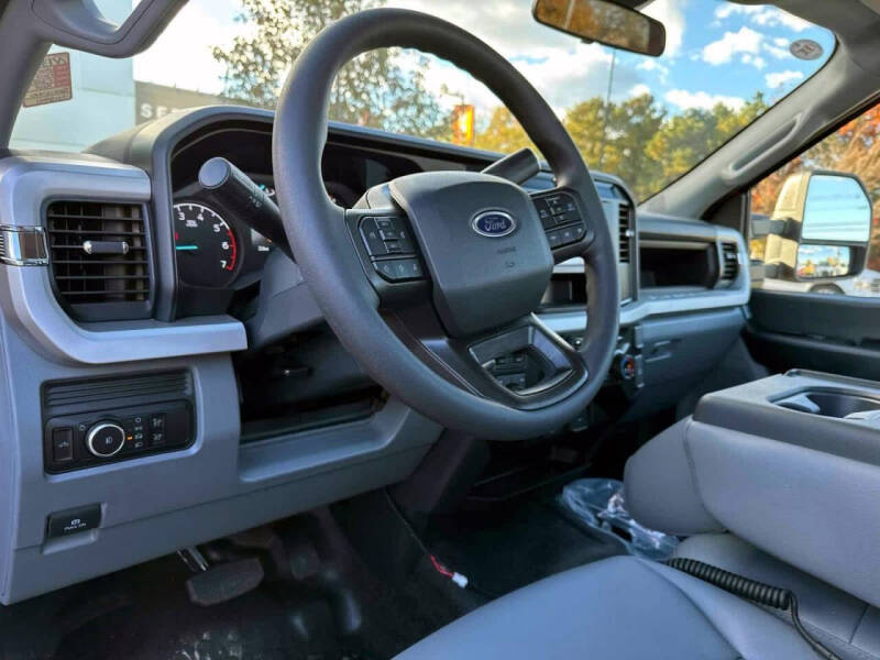 2025 Ford F-350 Super Duty XL